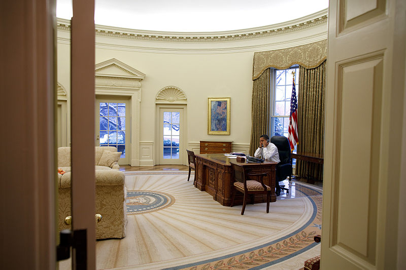 Barack_Obama_in_the_Oval_Office_view_from_the_west_corridor (1)